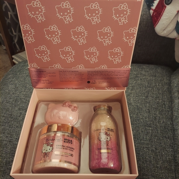 The creme shop x Hello Kitty bath set - Picture 8 of 9